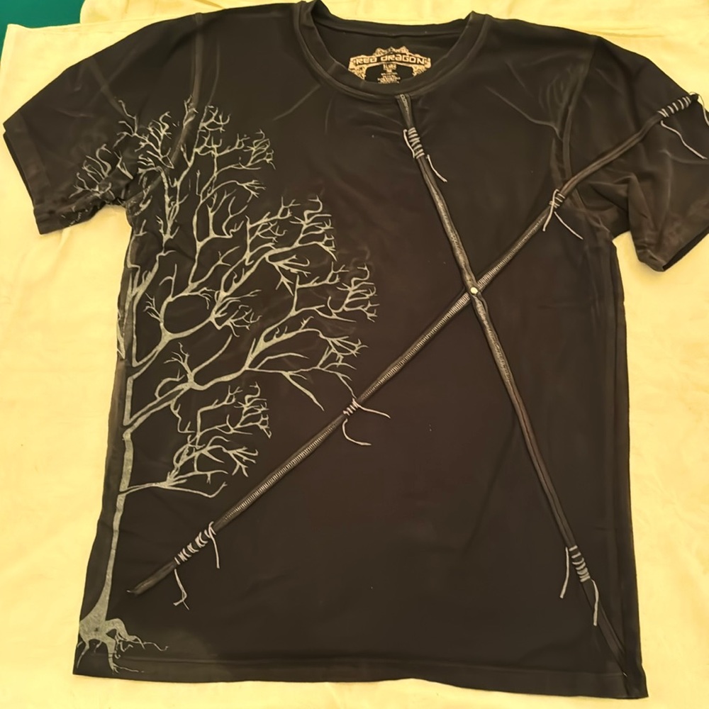 Red dragon brand Mens t- shirt huge tree design half front half back (mlb)